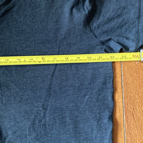 Men's Lululemon V Neck Tee - Picture 7 of 9